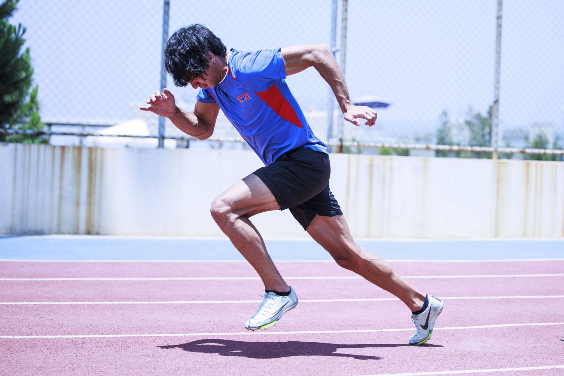SAS athlete sprinting on the track